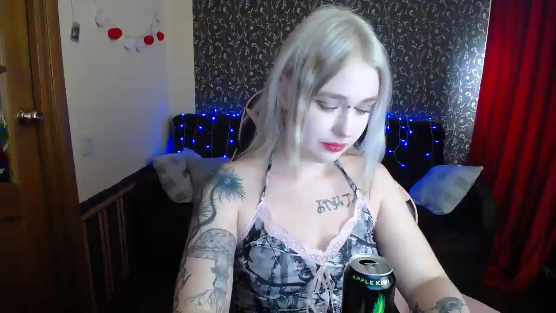 Gallery image thumbnail from Killinna's myfreecams stream on, 06/20/2025, 13:53 image 15 of 20