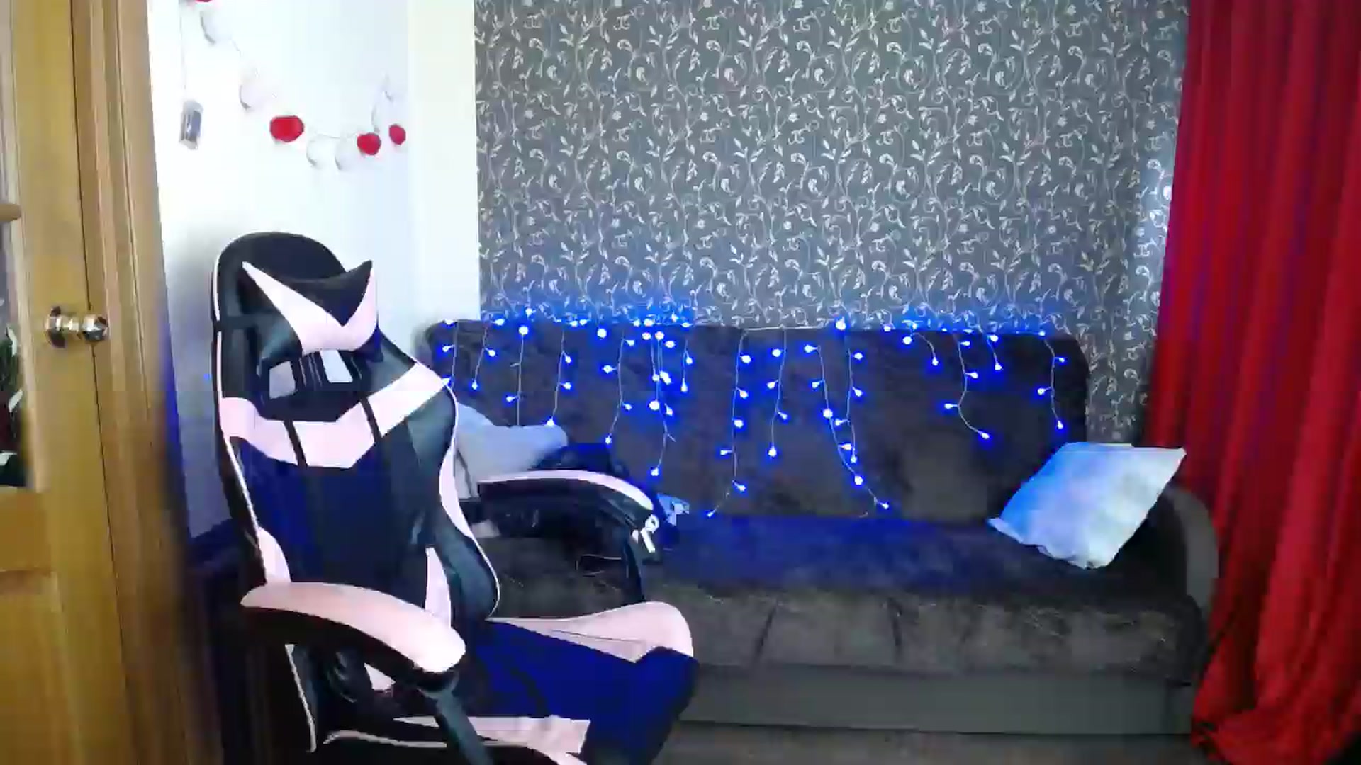 Gallery image thumbnail from Killinna's myfreecams stream on, 06/21/2025, 15:21 image 16 of 20