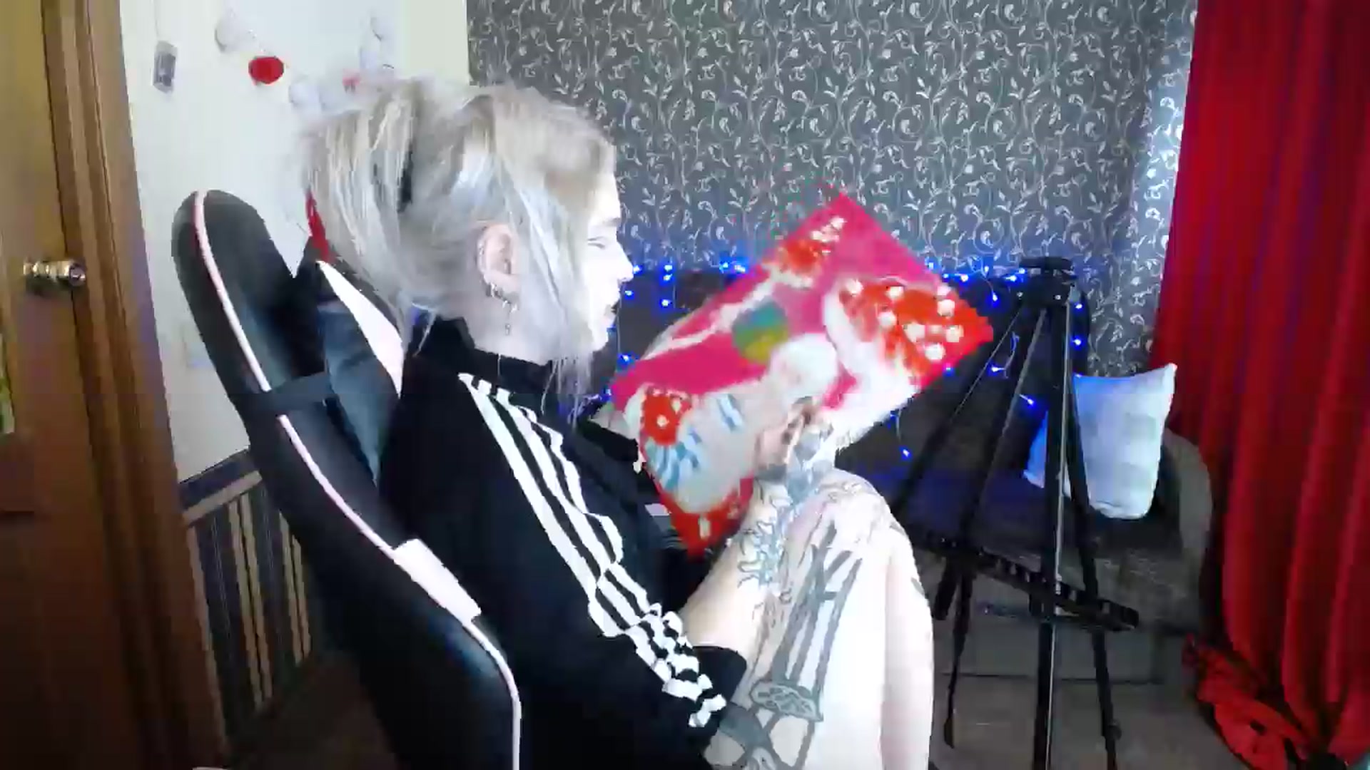 Gallery image thumbnail from Killinna's myfreecams stream on, 07/02/2025, 14:40 image 8 of 20