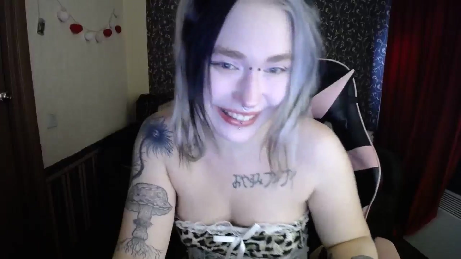 Gallery image thumbnail from Killinna's myfreecams stream on, 10/15/2025, 14:27 image 5 of 20
