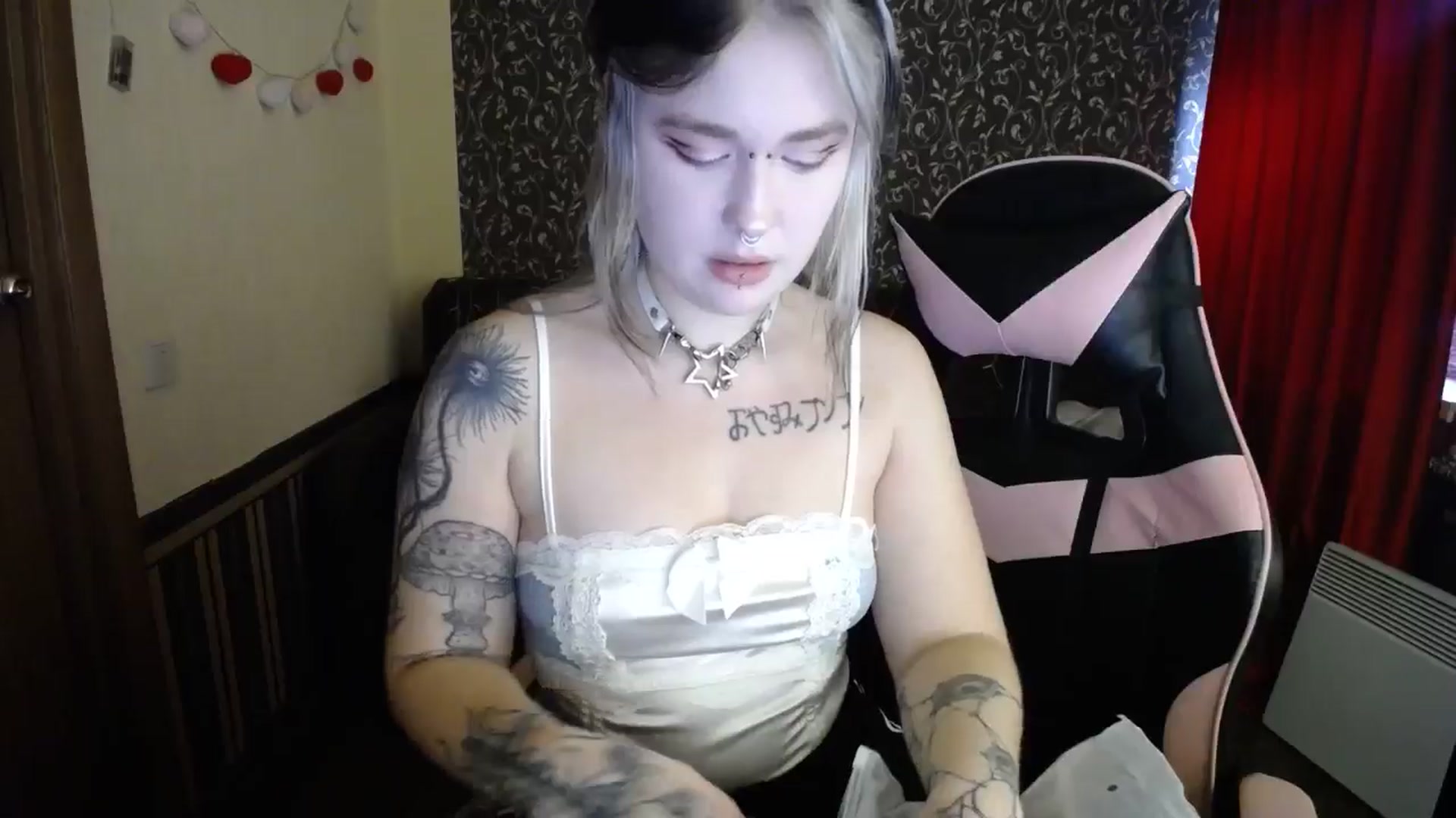 Gallery image thumbnail from Killinna's myfreecams stream on, 10/23/2025, 13:58 image 11 of 20
