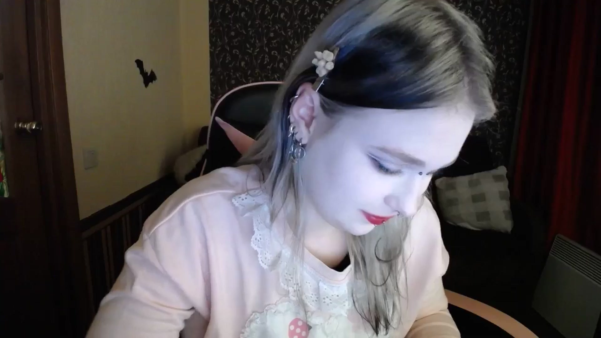 Gallery image thumbnail from Killinna's myfreecams stream on, 11/18/2025, 16:04 image 7 of 20