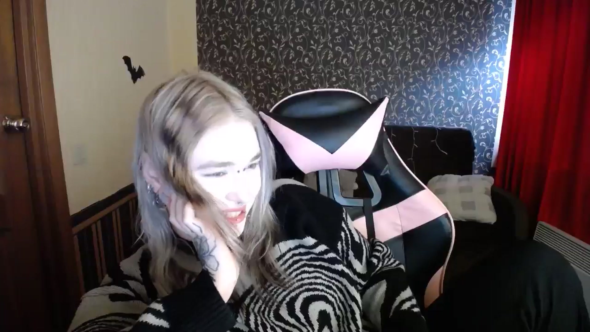 Gallery image thumbnail from Killinna's myfreecams stream on, 12/14/2025, 11:56 image 3 of 20