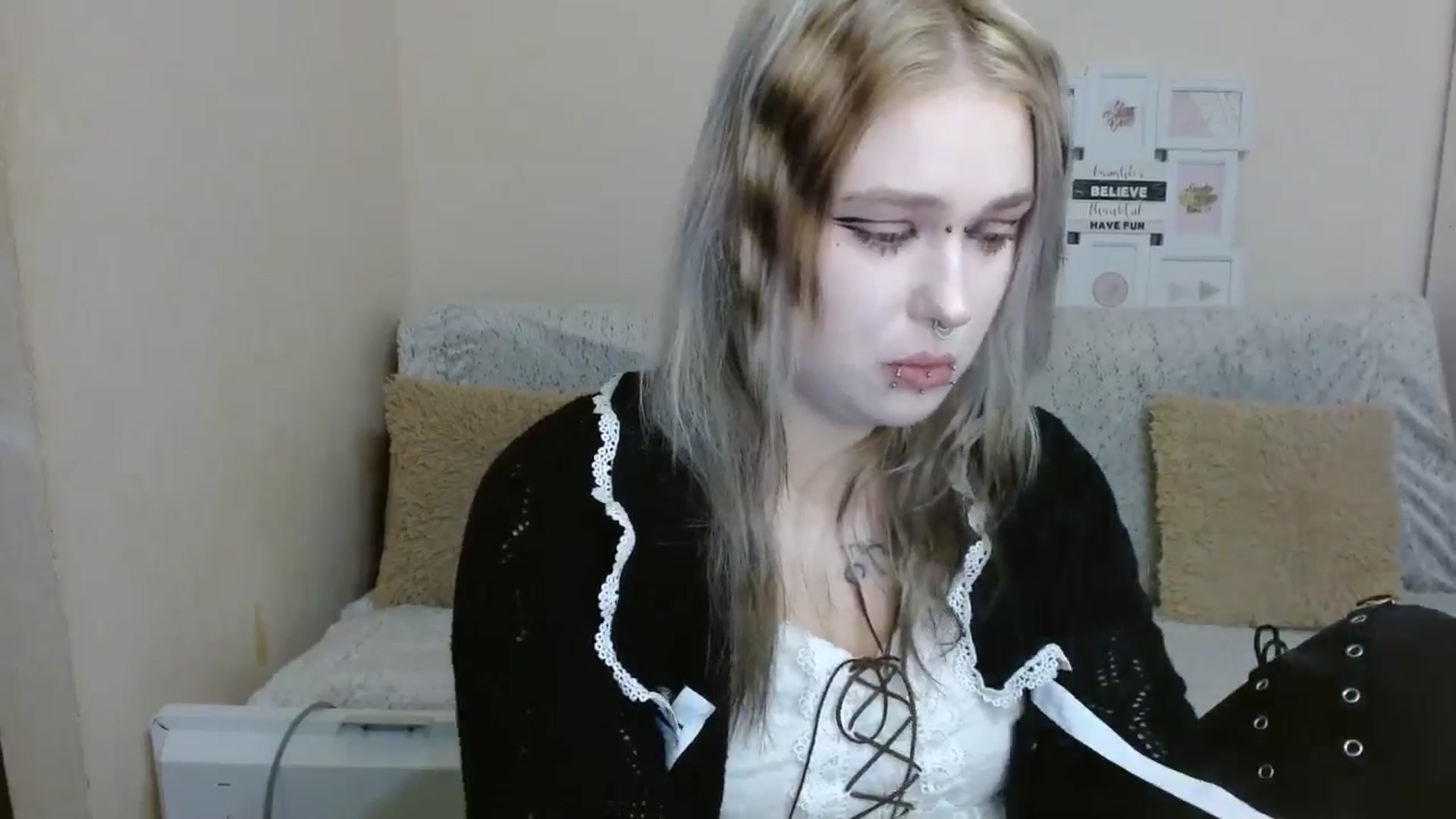 Gallery image thumbnail from Killinna's myfreecams stream on, 12/19/2025, 15:27 image 2 of 20