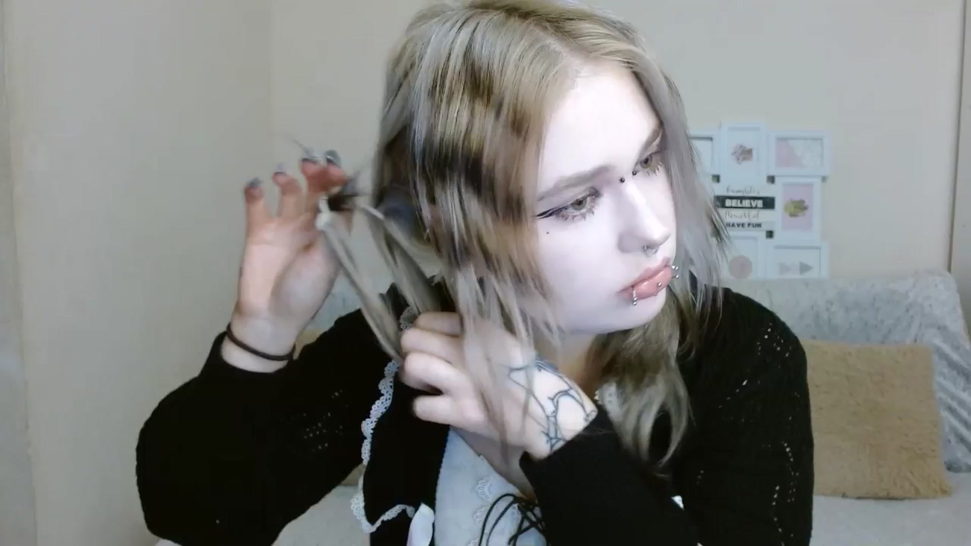 Gallery image thumbnail from Killinna's myfreecams stream on, 12/19/2025, 15:27 image 6 of 20