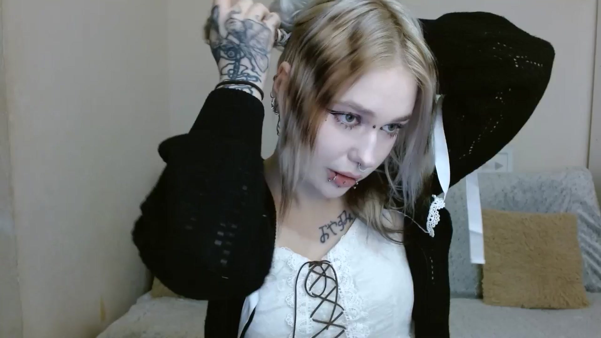 Gallery image thumbnail from Killinna's myfreecams stream on, 12/19/2025, 15:27 image 5 of 20