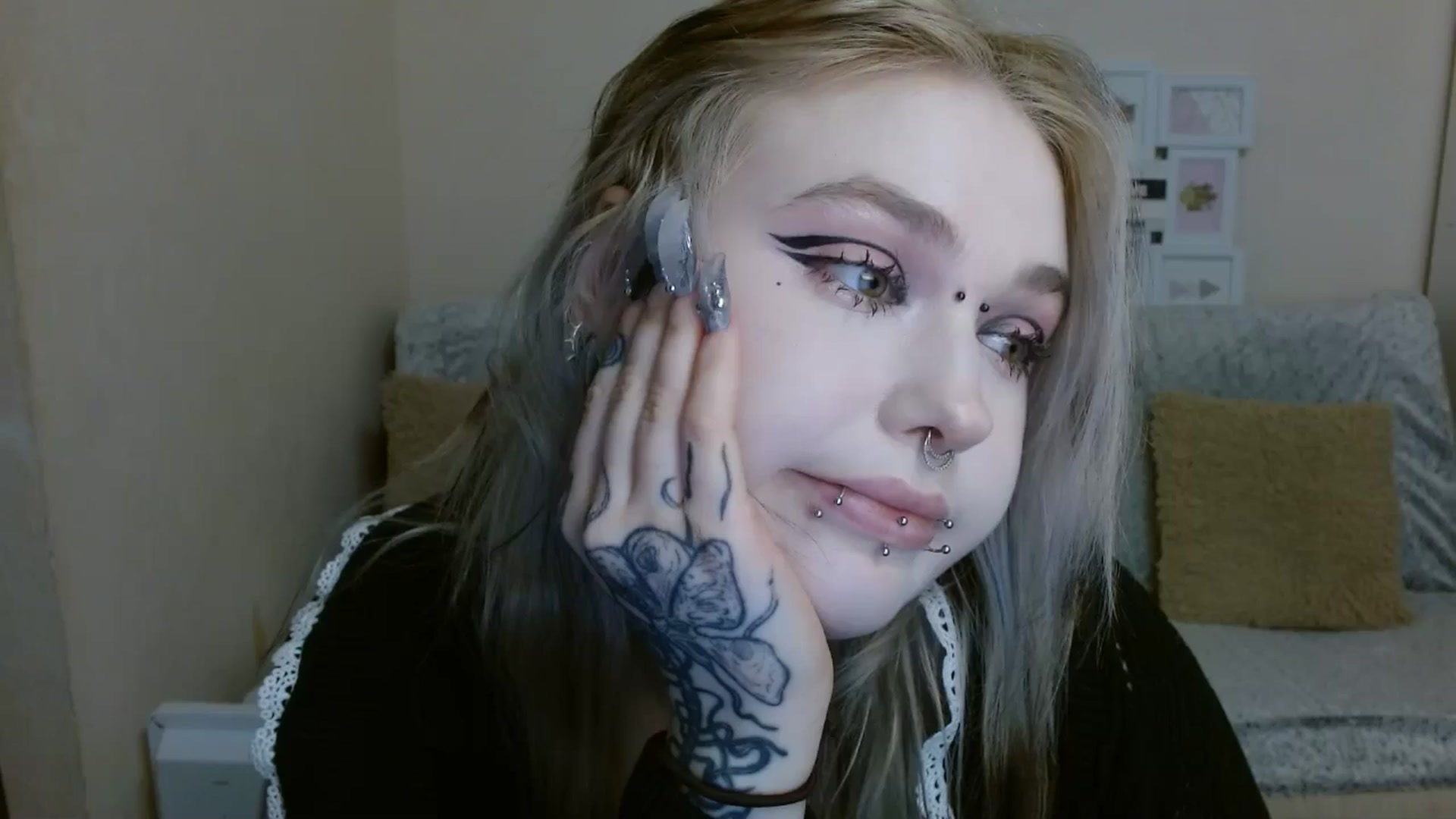 Gallery image thumbnail from Killinna's myfreecams stream on, 12/19/2025, 15:27 image 1 of 20