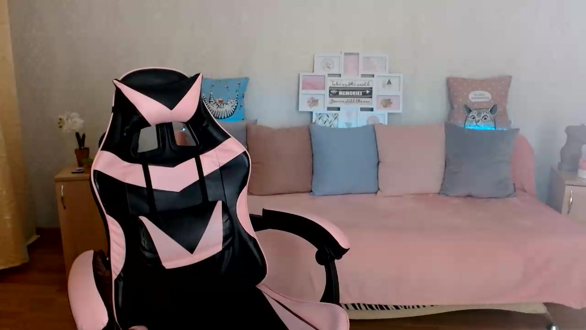 Gallery image thumbnail from Killinna's myfreecams stream on, 07/08/2026, 14:00 image 4 of 20