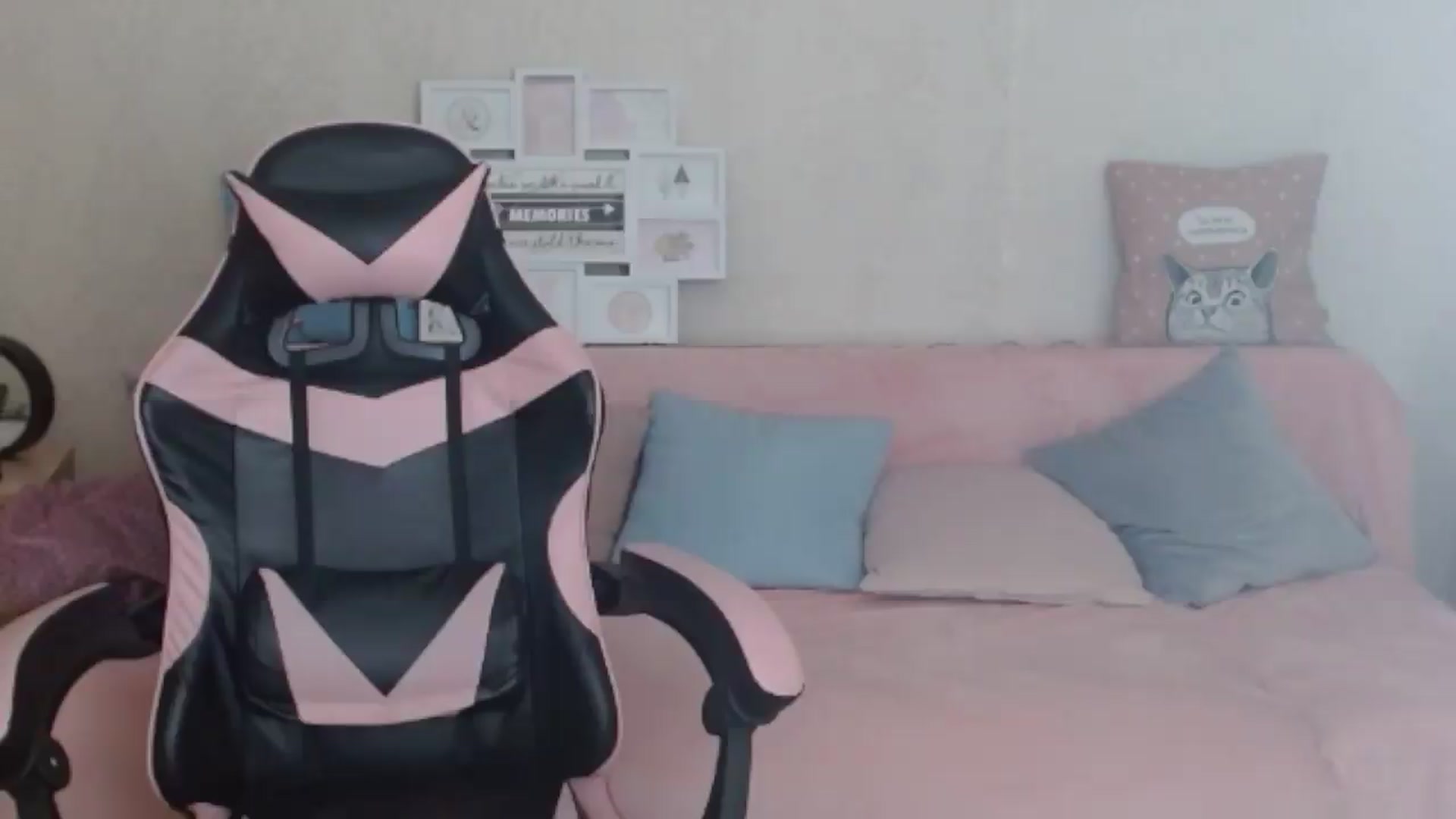 Gallery image thumbnail from Killinna's myfreecams stream on, 07/26/2026, 14:15 image 17 of 20