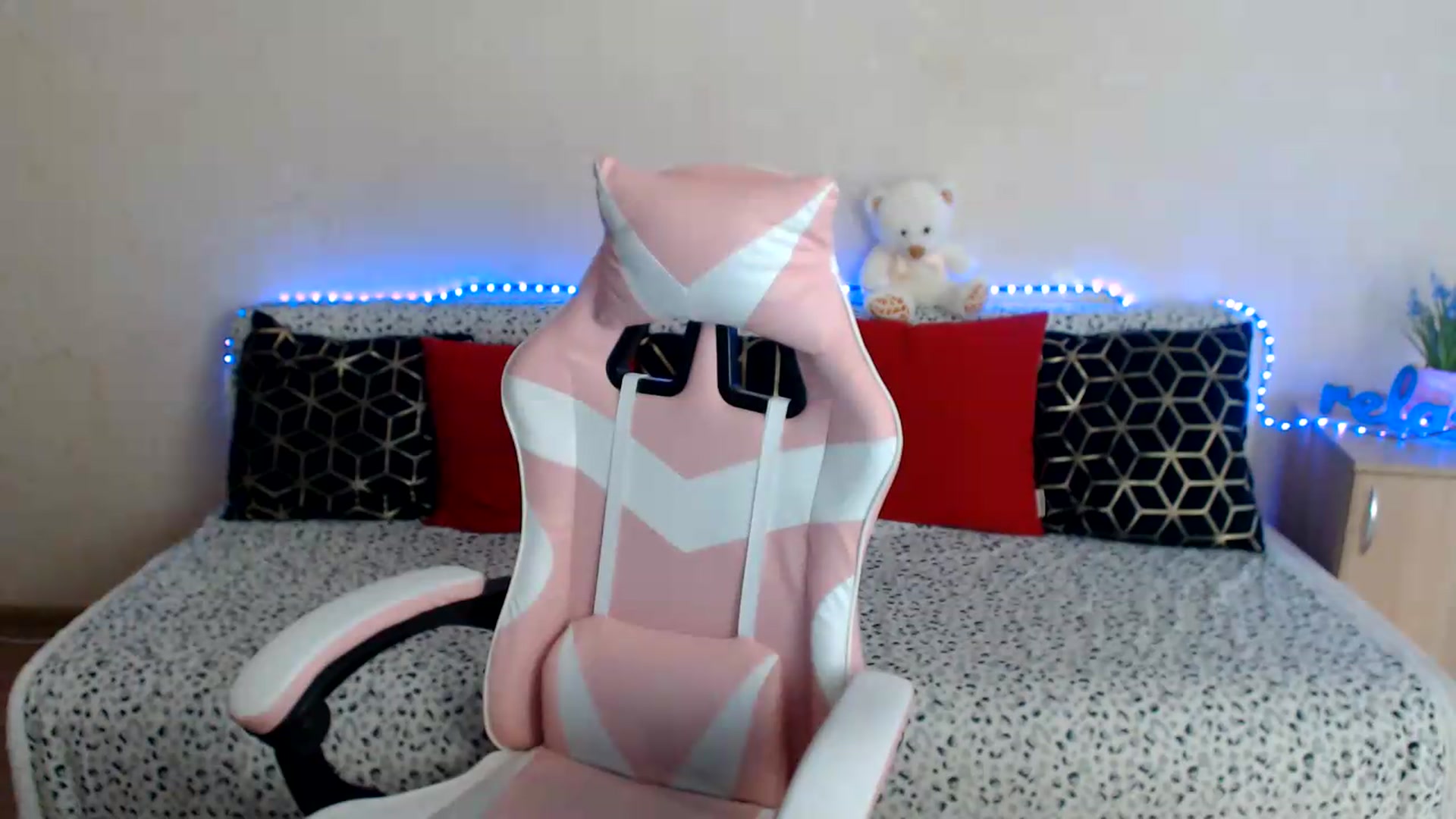 Gallery image thumbnail from Killinna's myfreecams stream on, 08/20/2026, 15:13 image 4 of 20