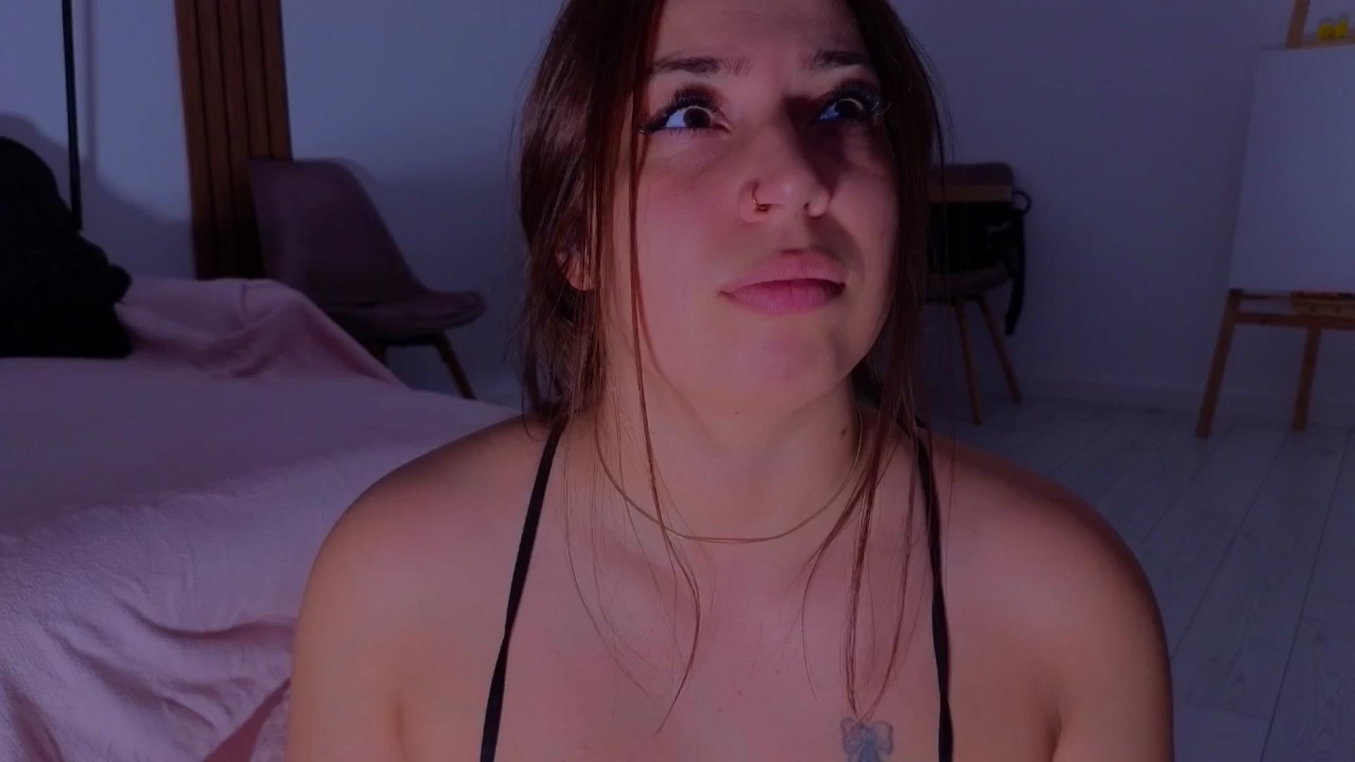 Gallery image thumbnail from KimArts's myfreecams stream on, 03/11/2025, 24:00 image 3 of 20