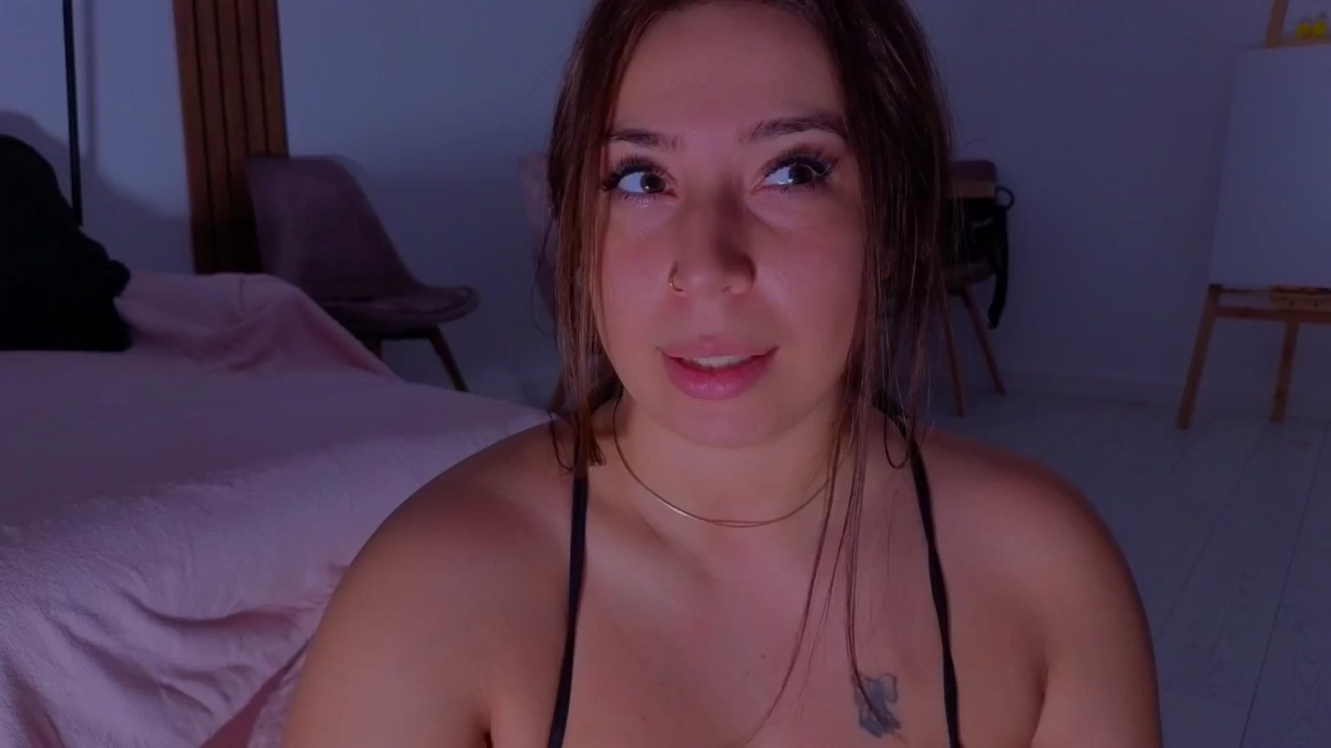 Gallery image thumbnail from KimArts's myfreecams stream on, 03/11/2025, 24:00 image 5 of 20