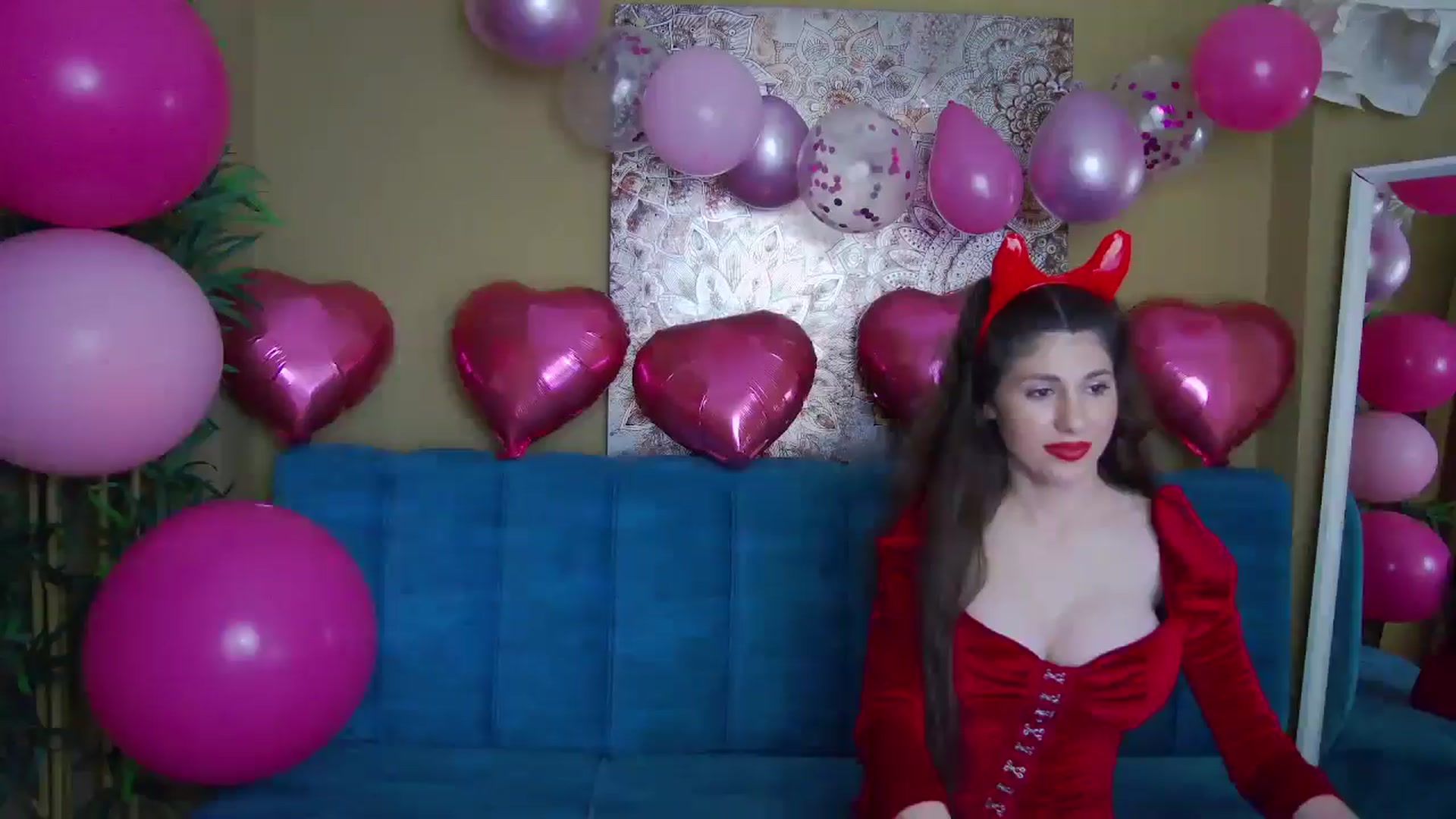 Gallery image thumbnail from KimBarbie's myfreecams stream on, 02/13/2025, 23:33 image 7 of 20