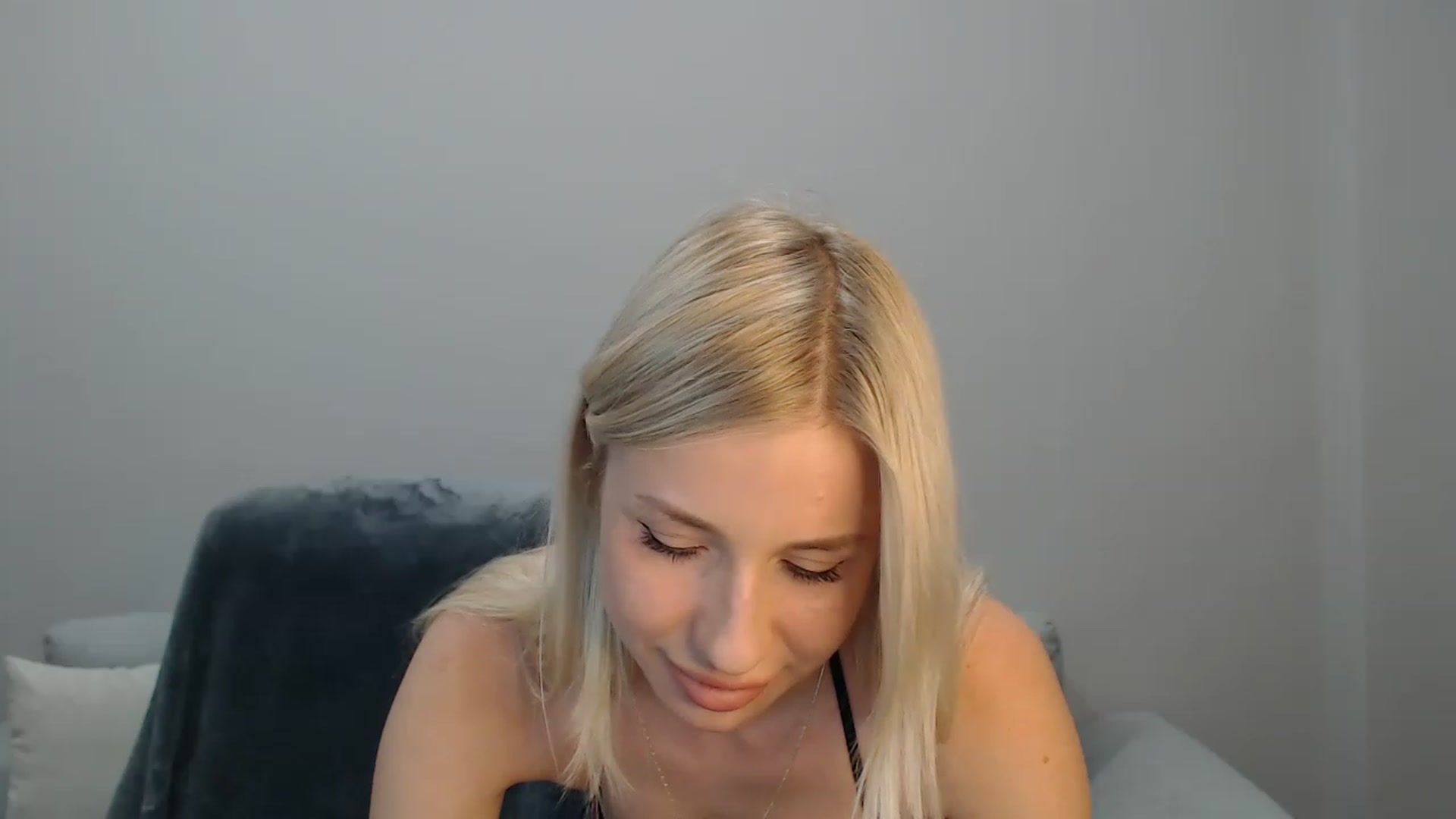 Gallery image thumbnail from KimKalash's myfreecams stream on, 12/25/2022, 13:37 image 15 of 20