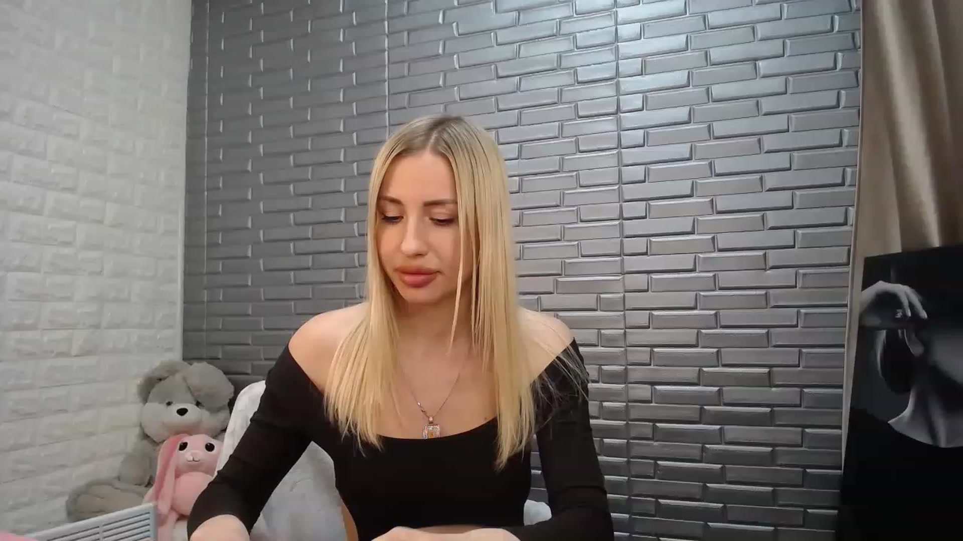 Gallery image thumbnail from KimKalash's myfreecams stream on, 03/03/2023, 14:38 image 17 of 20