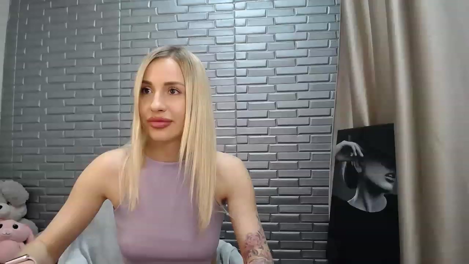 Gallery image thumbnail from KimKalash's myfreecams stream on, 03/05/2023, 10:35 image 13 of 20