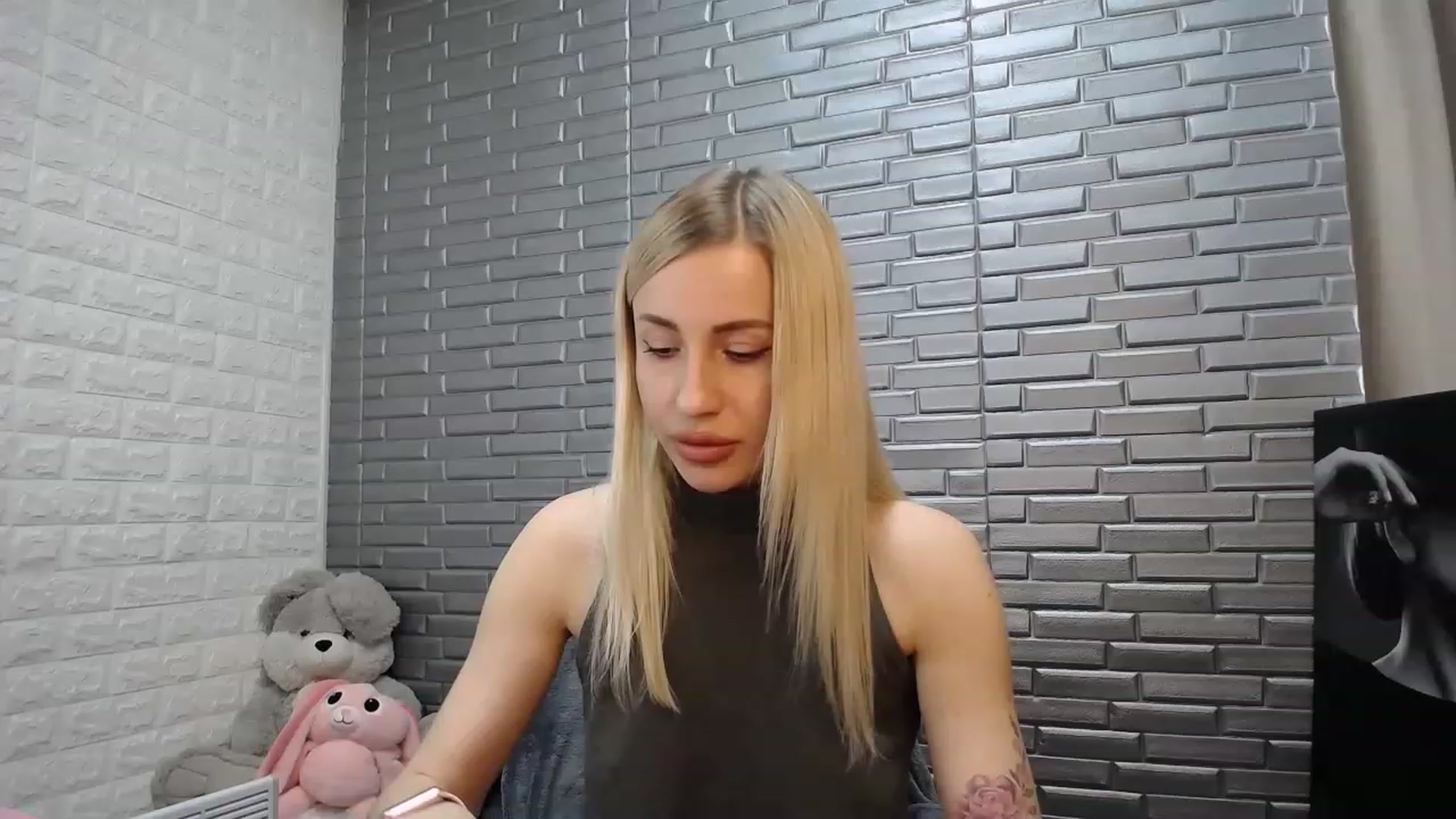Gallery image thumbnail from KimKalash's myfreecams stream on, 03/14/2023, 09:37 image 10 of 20