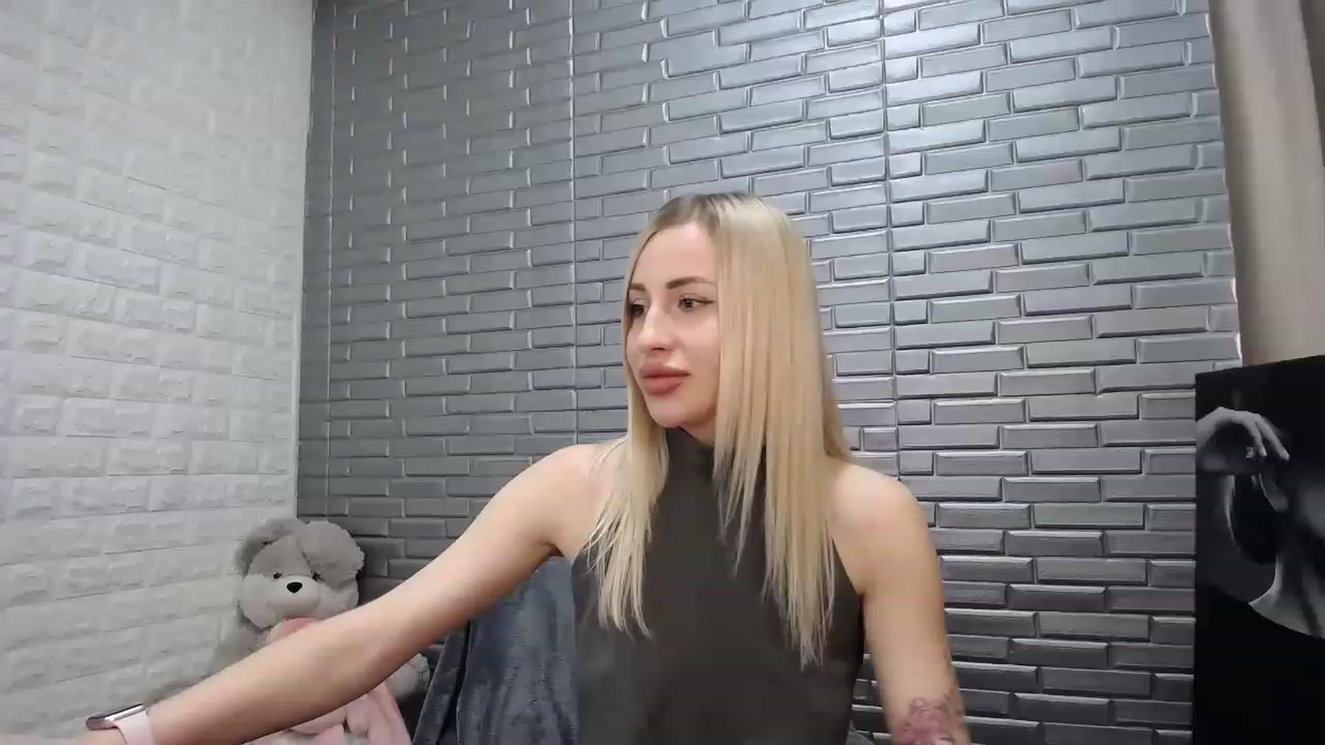 Gallery image thumbnail from KimKalash's myfreecams stream on, 03/14/2023, 09:37 image 15 of 20