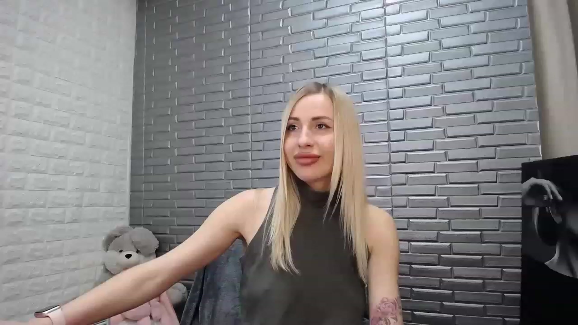 Gallery image thumbnail from KimKalash's myfreecams stream on, 03/14/2023, 09:37 image 19 of 20