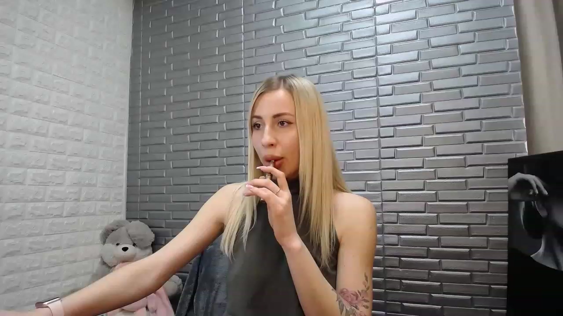 Gallery image thumbnail from KimKalash's myfreecams stream on, 03/14/2023, 09:37 image 11 of 20
