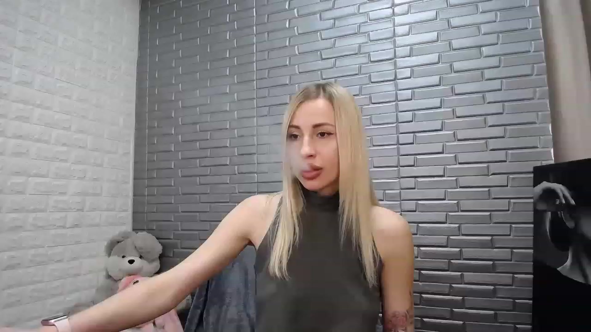 Gallery image thumbnail from KimKalash's myfreecams stream on, 03/14/2023, 09:37 image 13 of 20