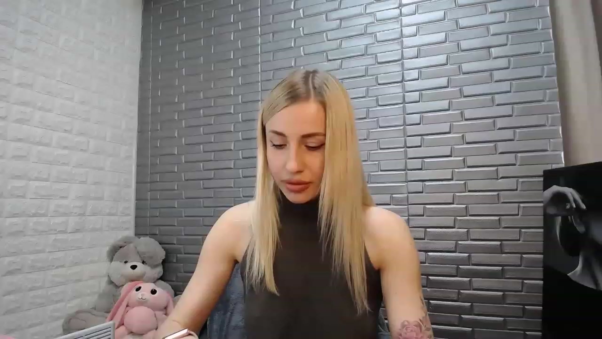 Gallery image thumbnail from KimKalash's myfreecams stream on, 03/14/2023, 09:37 image 9 of 20