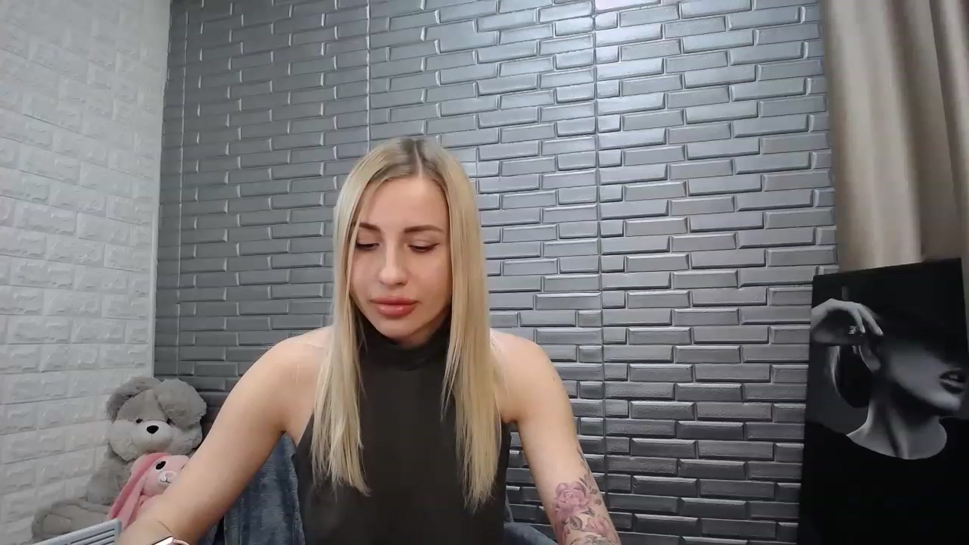 Gallery image thumbnail from KimKalash's myfreecams stream on, 03/14/2023, 12:38 image 4 of 20
