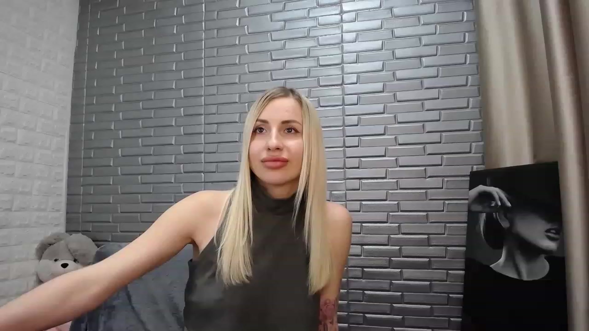Gallery image thumbnail from KimKalash's myfreecams stream on, 03/14/2023, 14:01 image 14 of 20