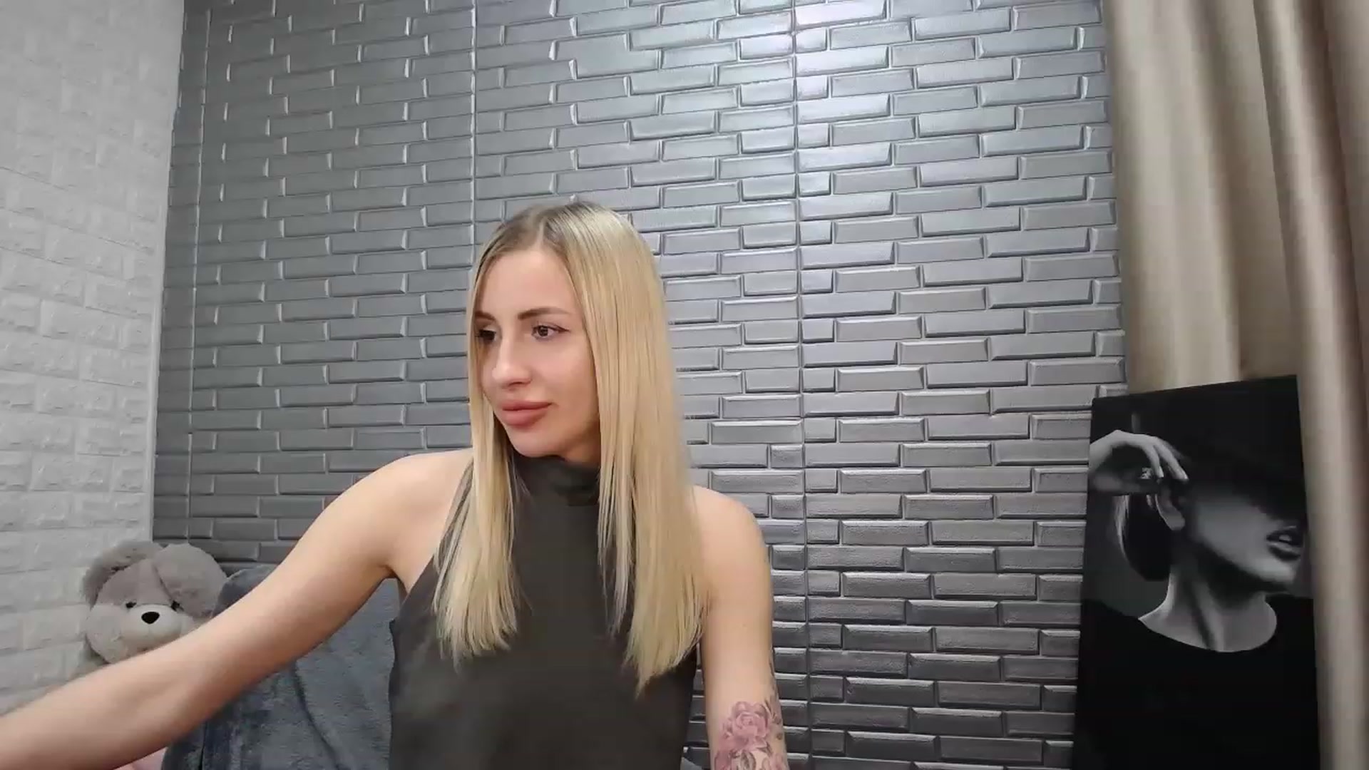 Gallery image thumbnail from KimKalash's myfreecams stream on, 03/14/2023, 14:01 image 15 of 20