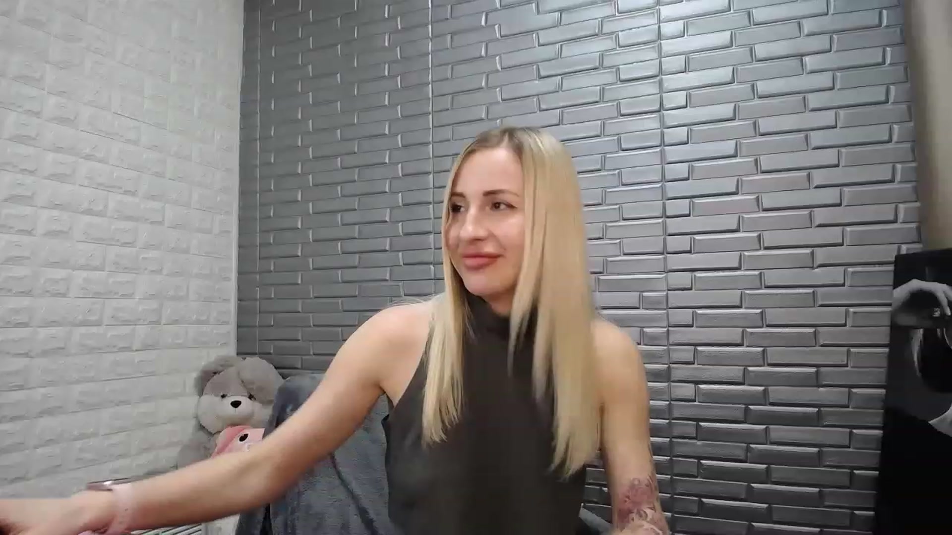 Gallery image thumbnail from KimKalash's myfreecams stream on, 03/14/2023, 14:01 image 6 of 20