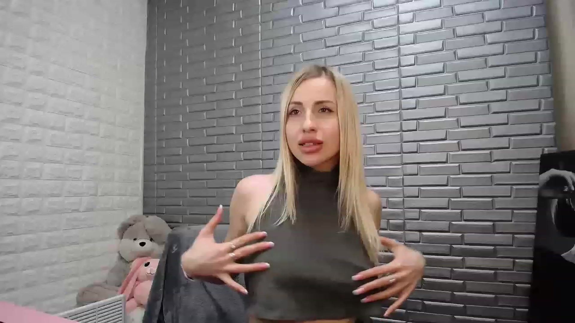 Gallery image thumbnail from KimKalash's myfreecams stream on, 03/14/2023, 14:01 image 4 of 20