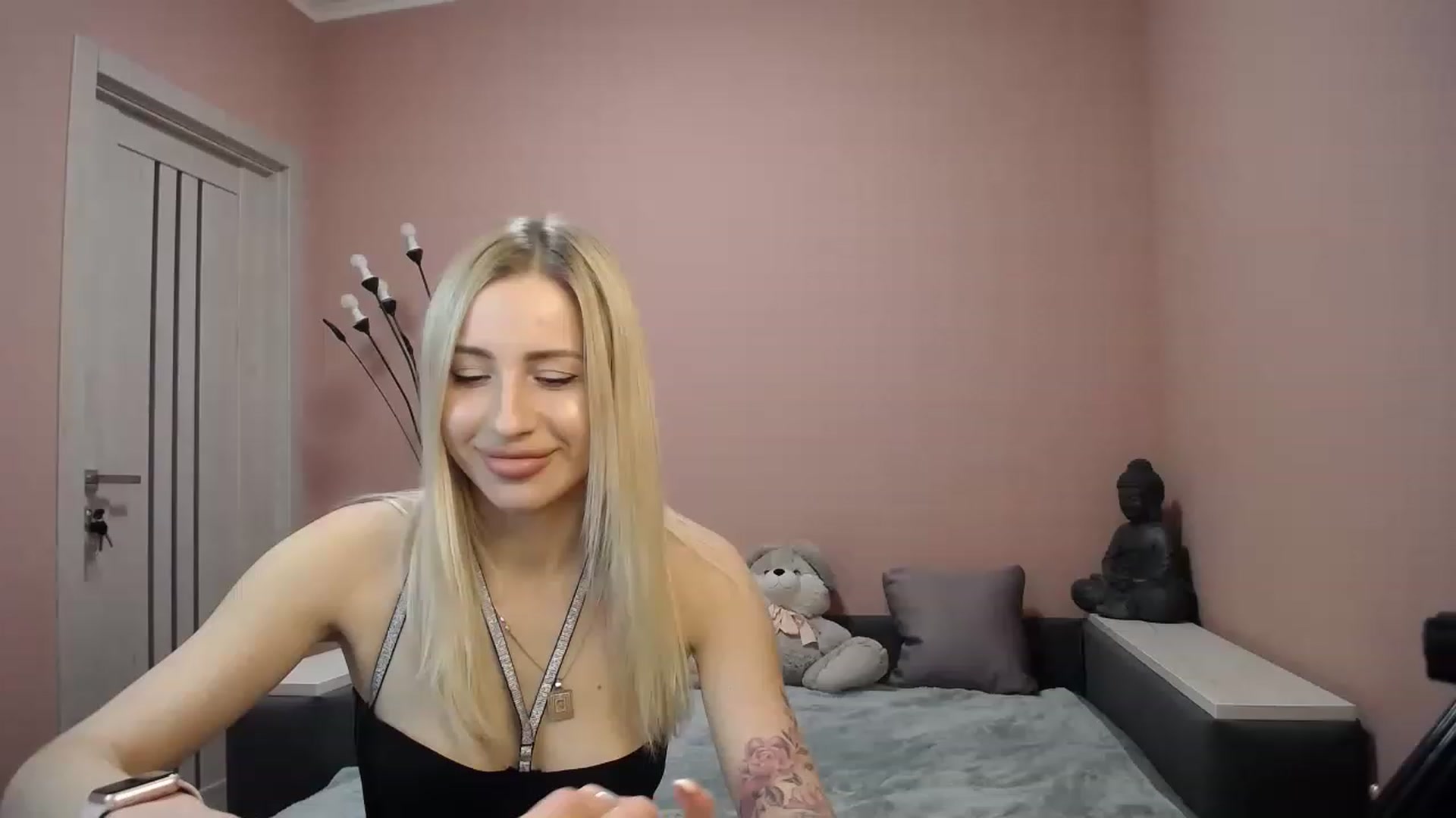 Gallery image thumbnail from KimKalash's myfreecams stream on, 03/18/2023, 10:29 image 9 of 20