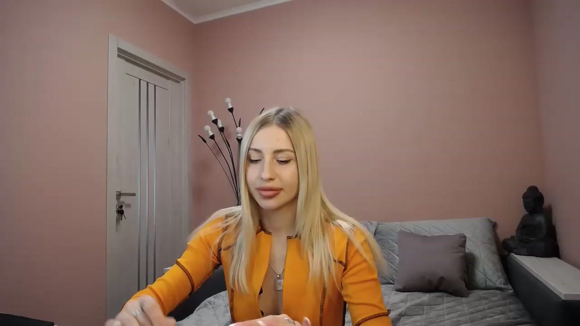 Gallery image thumbnail from KimKalash's myfreecams stream on, 03/20/2023, 13:25 image 15 of 20
