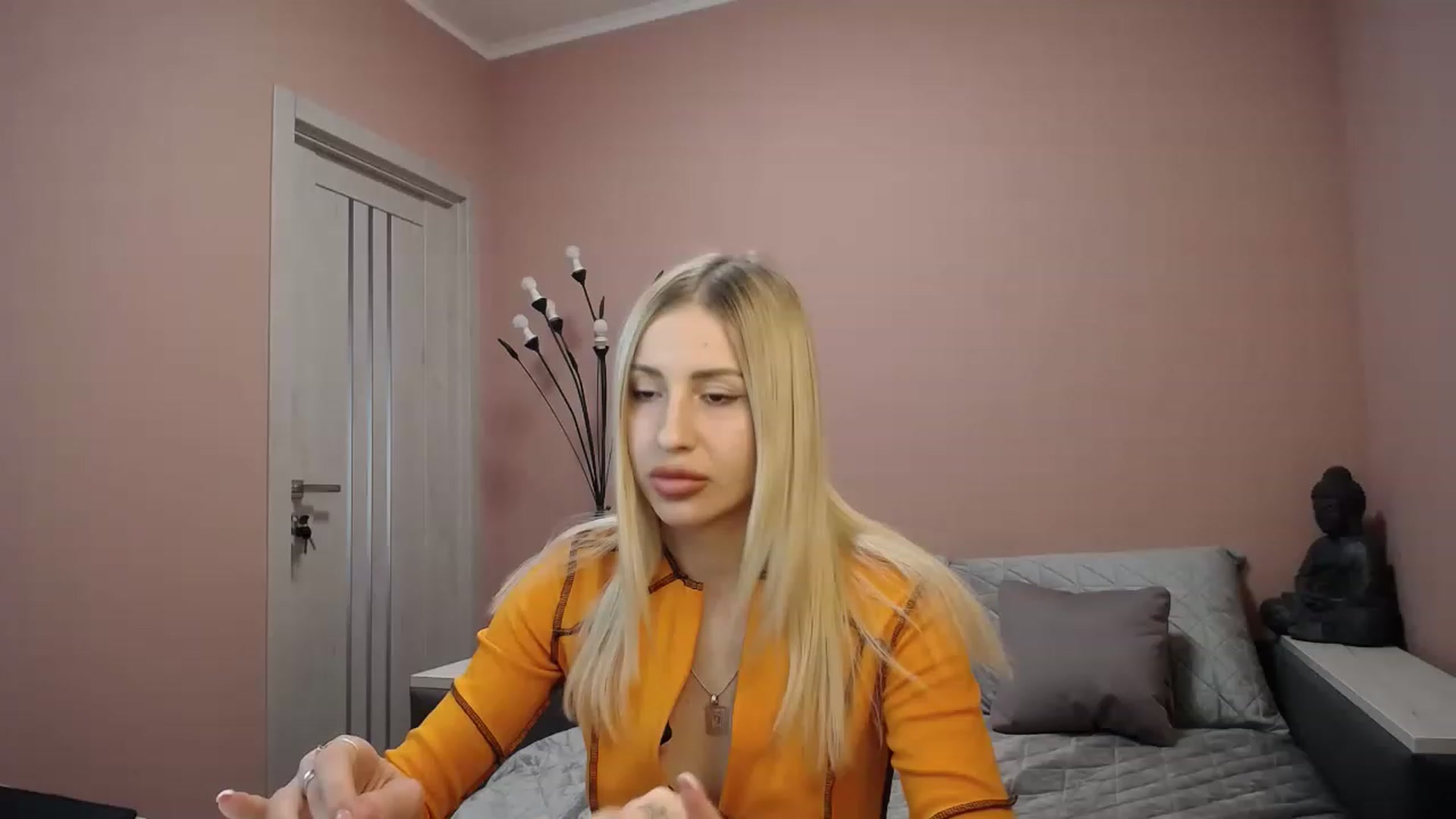 Gallery image thumbnail from KimKalash's myfreecams stream on, 03/20/2023, 13:25 image 17 of 20