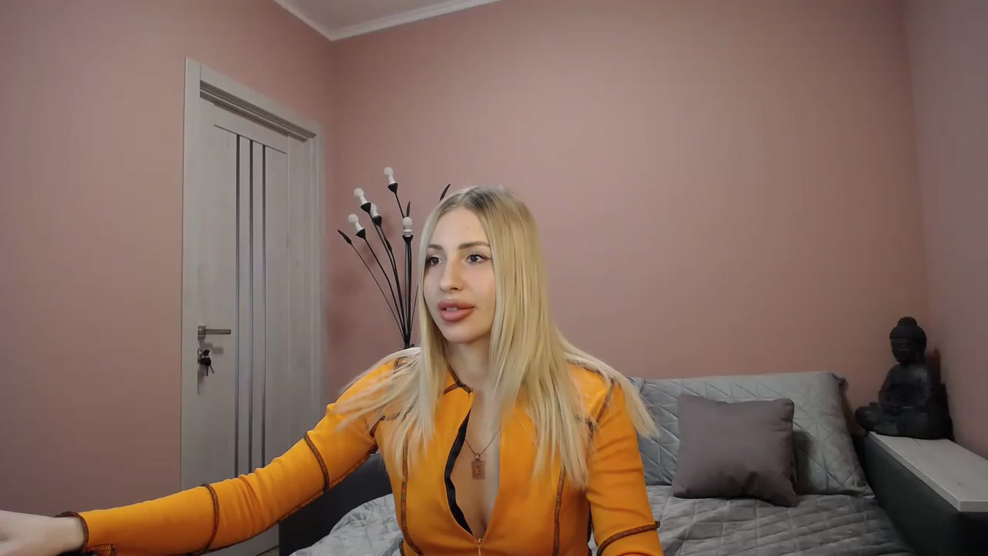 Gallery image thumbnail from KimKalash's myfreecams stream on, 03/20/2023, 13:25 image 9 of 20