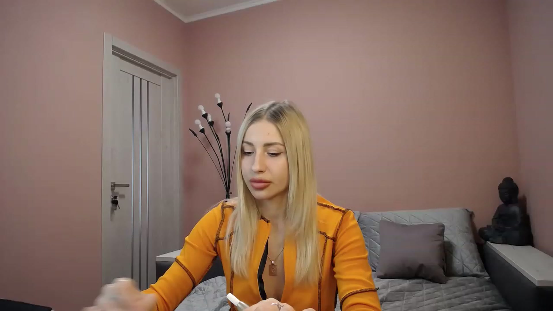 Gallery image thumbnail from KimKalash's myfreecams stream on, 03/20/2023, 13:25 image 12 of 20