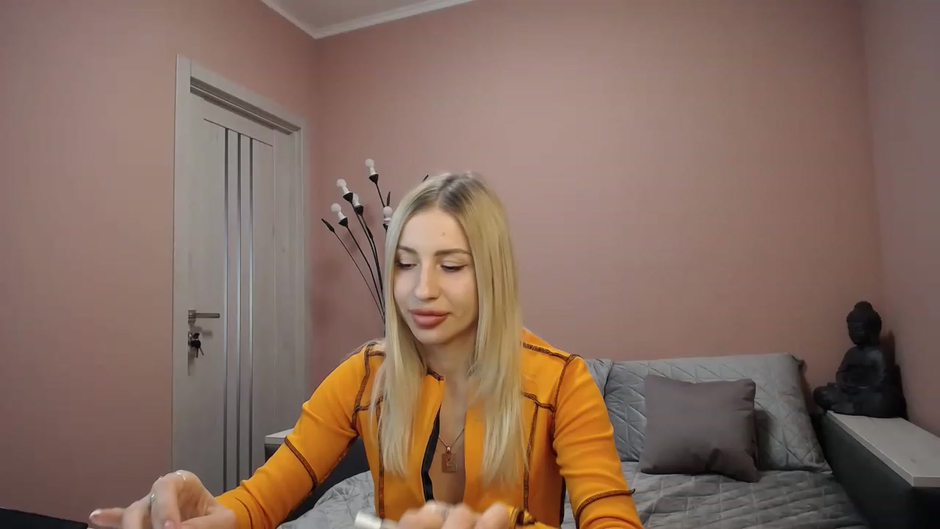Gallery image thumbnail from KimKalash's myfreecams stream on, 03/20/2023, 13:25 image 13 of 20