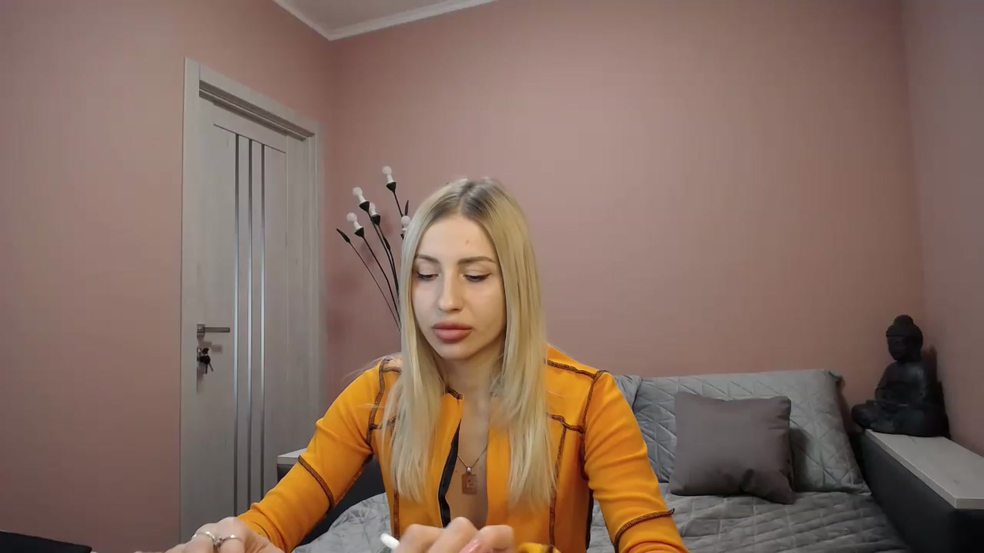 Gallery image thumbnail from KimKalash's myfreecams stream on, 03/20/2023, 13:25 image 11 of 20