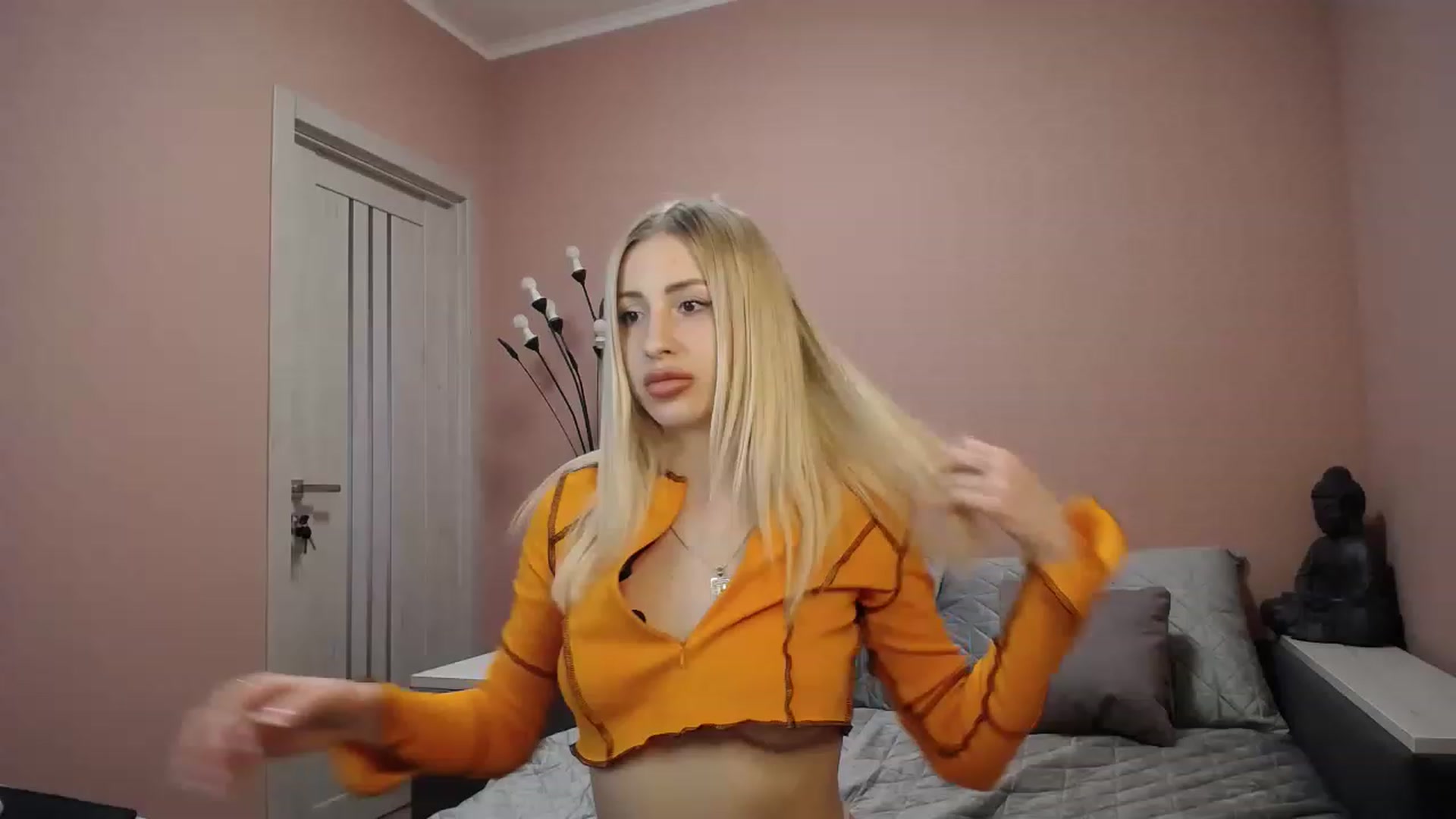 Gallery image thumbnail from KimKalash's myfreecams stream on, 03/20/2023, 13:25 image 19 of 20