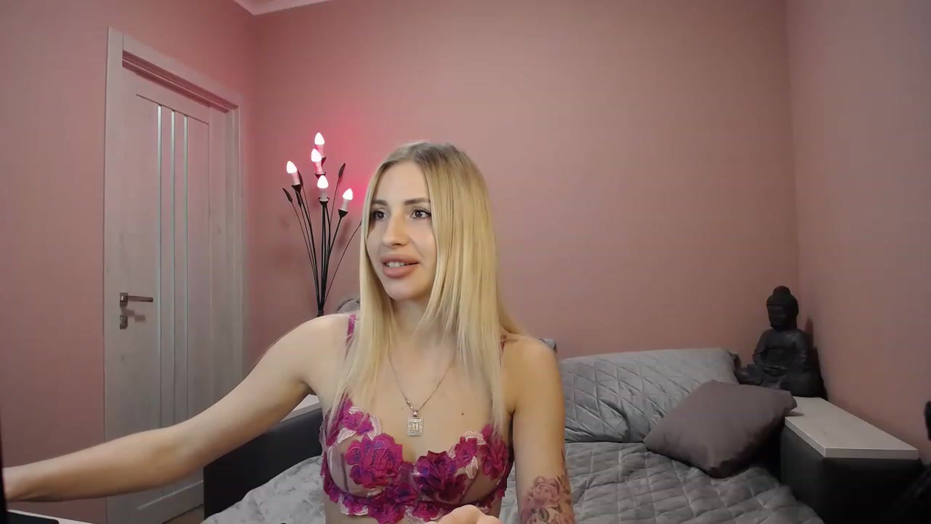 Gallery image thumbnail from KimKalash's myfreecams stream on, 03/29/2023, 09:10 image 3 of 20