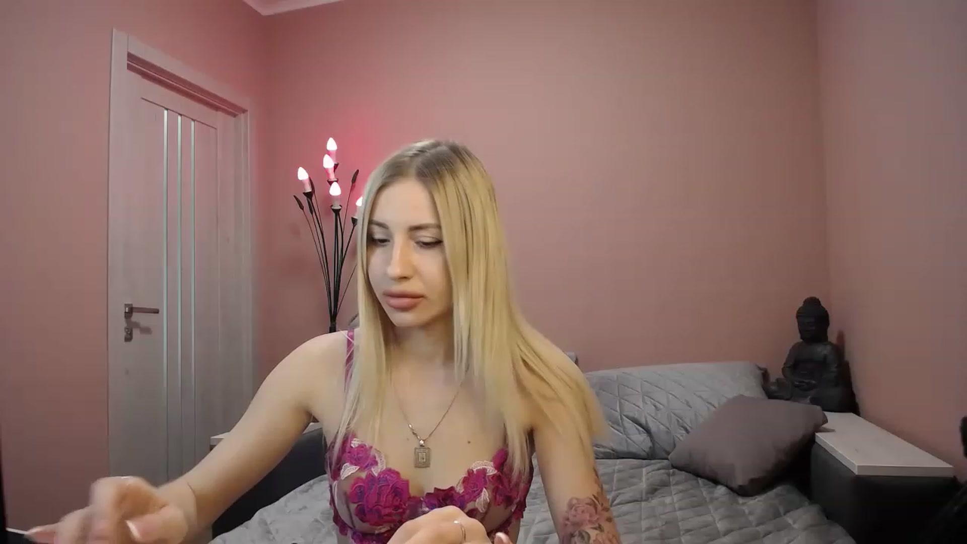 Gallery image thumbnail from KimKalash's myfreecams stream on, 03/29/2023, 09:10 image 4 of 20