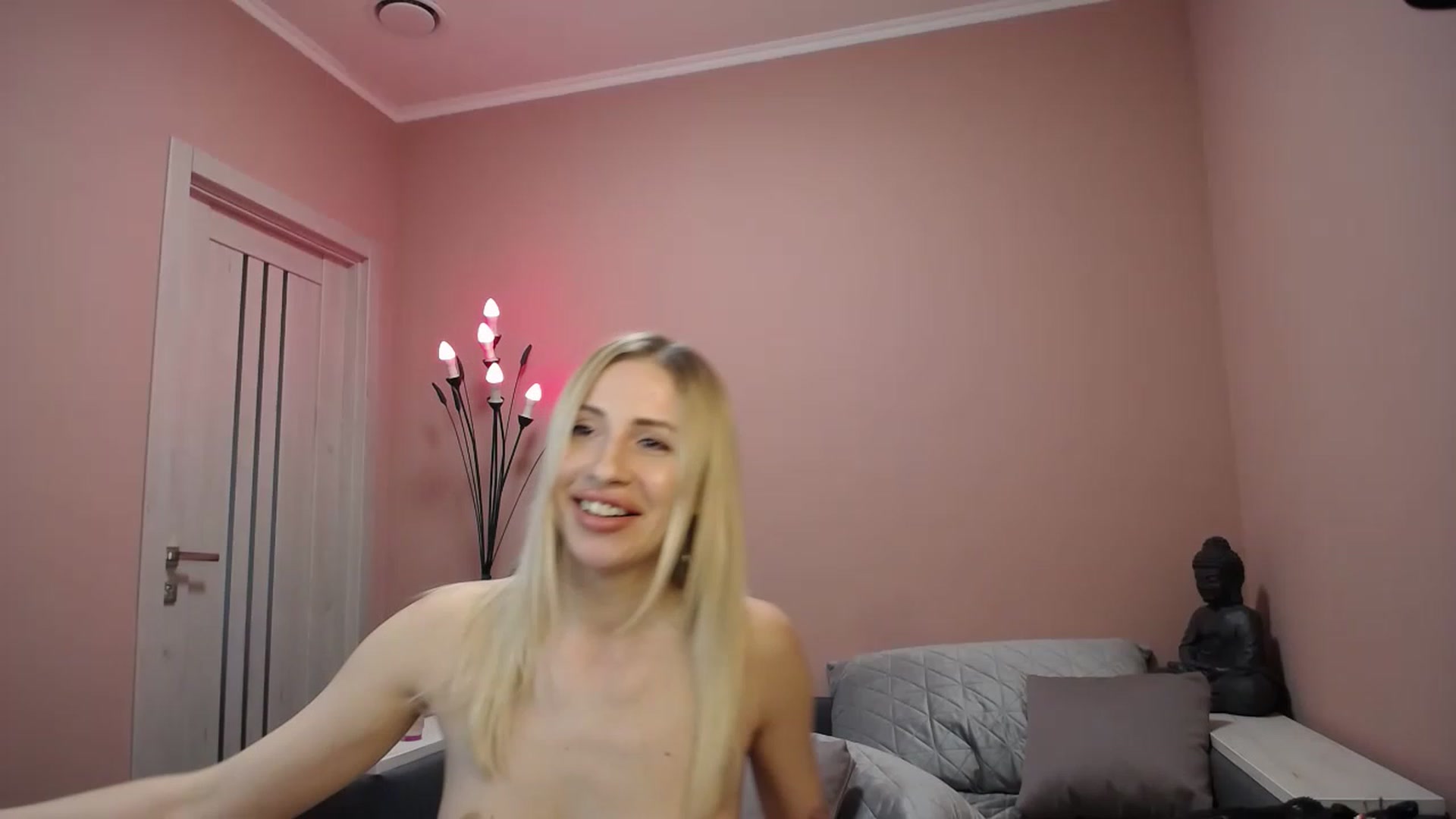 Gallery image thumbnail from KimKalash's myfreecams stream on, 04/01/2023, 10:51 image 9 of 20