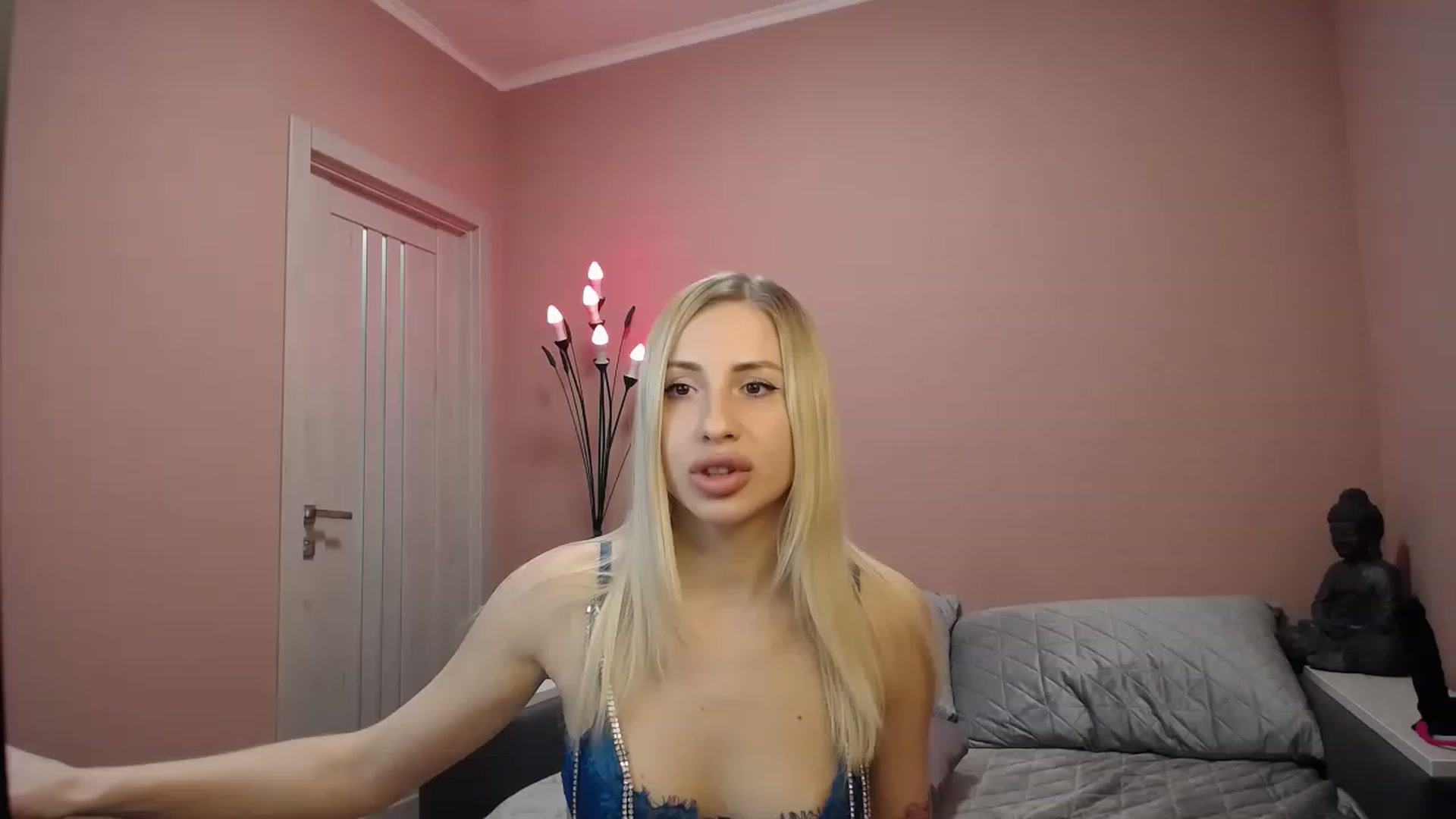 Gallery image thumbnail from KimKalash's myfreecams stream on, 04/02/2023, 09:02 image 17 of 20