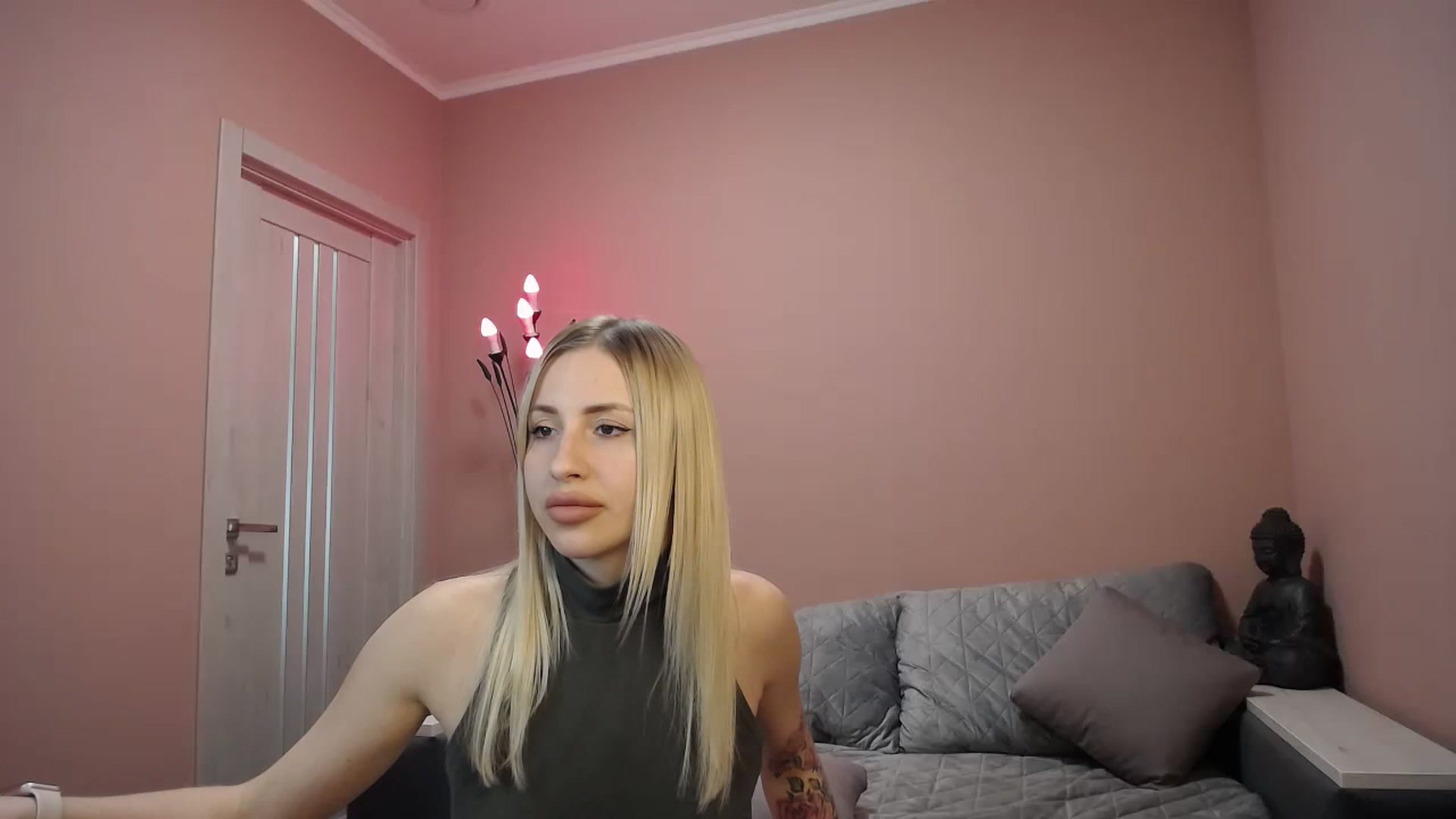 Gallery image thumbnail from KimKalash's myfreecams stream on, 04/08/2023, 12:49 image 4 of 20