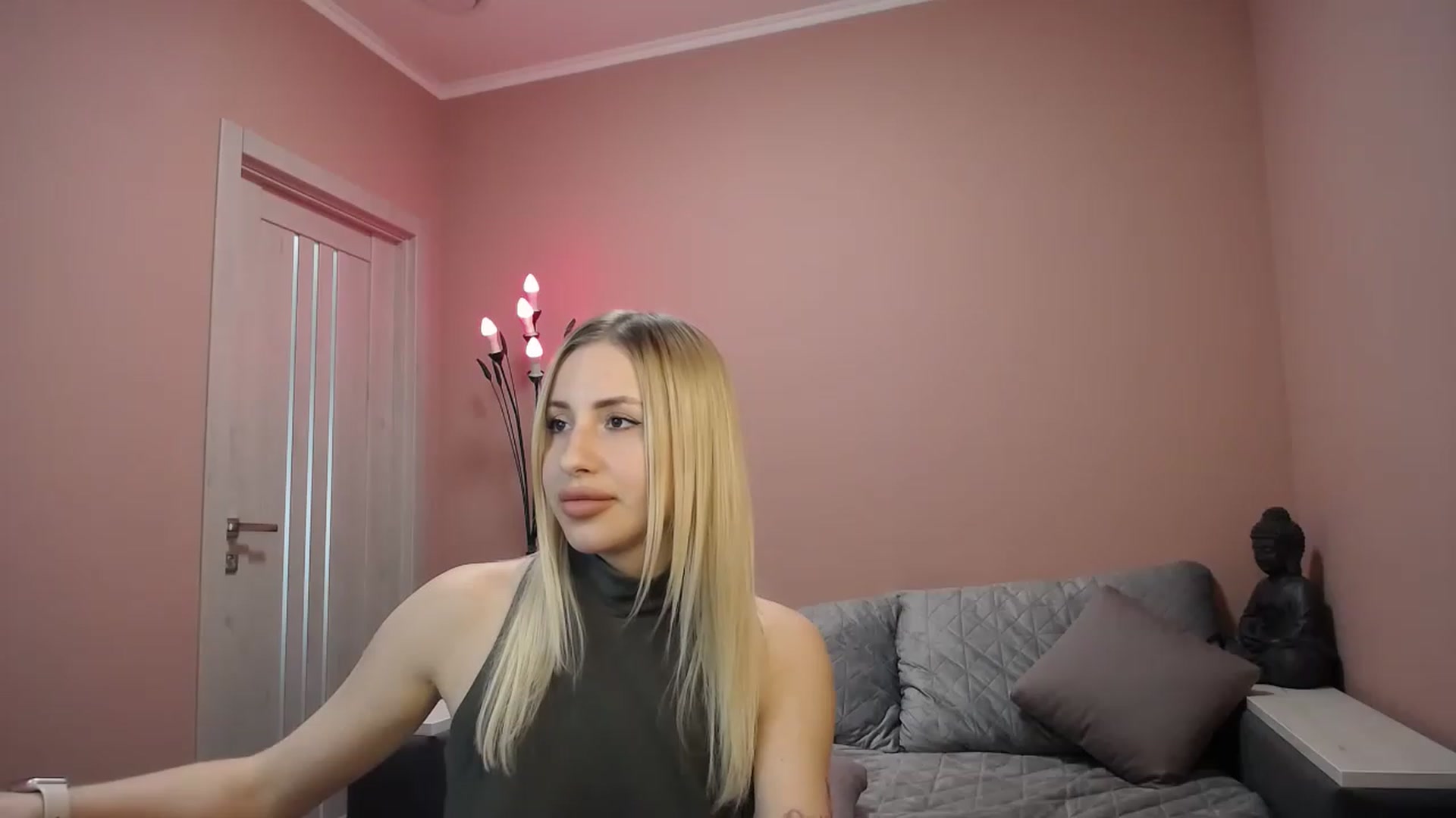 Gallery image thumbnail from KimKalash's myfreecams stream on, 04/08/2023, 12:49 image 5 of 20