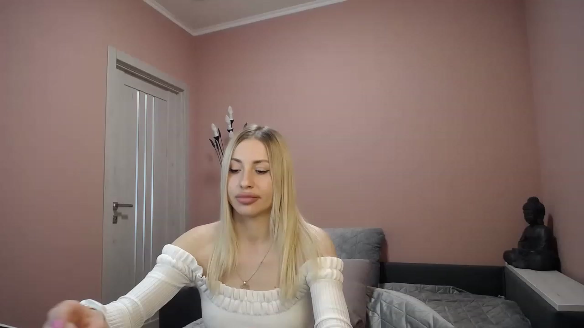 Gallery image thumbnail from KimKalash's myfreecams stream on, 04/09/2023, 10:09 image 6 of 20