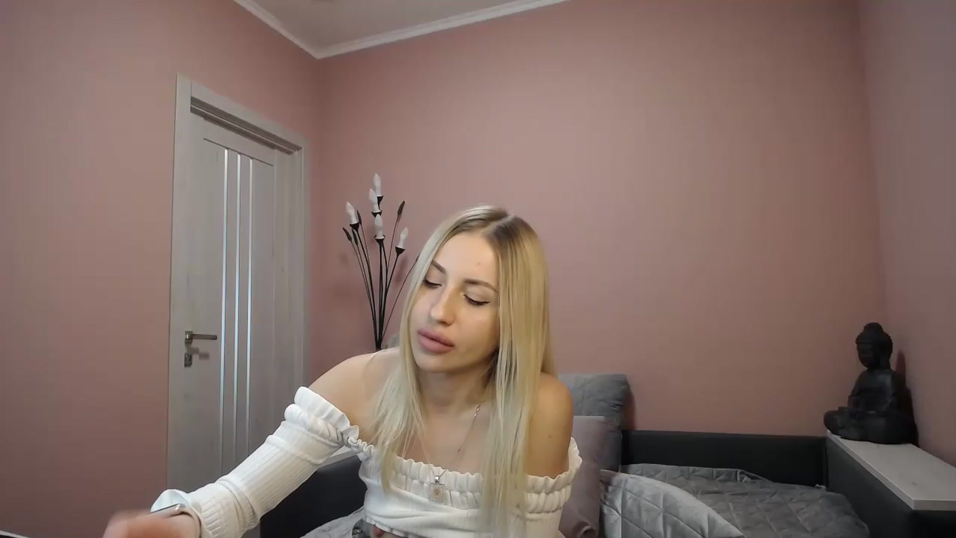 Gallery image thumbnail from KimKalash's myfreecams stream on, 04/09/2023, 10:09 image 10 of 20