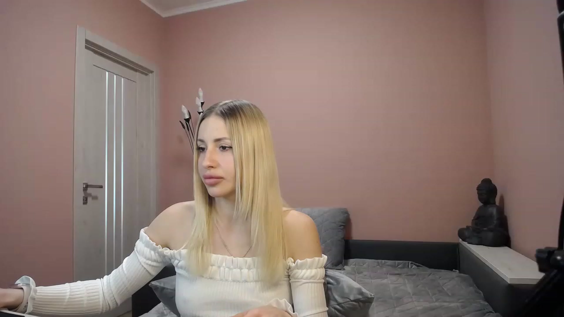 Gallery image thumbnail from KimKalash's myfreecams stream on, 04/09/2023, 13:21 image 12 of 20
