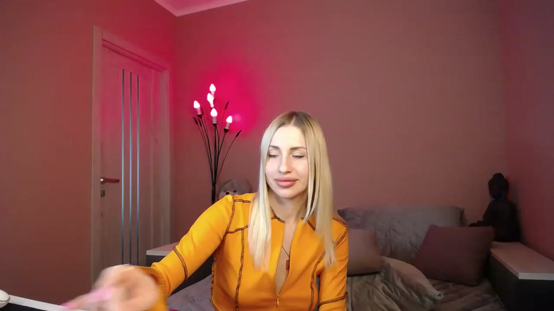 Gallery image thumbnail from KimKalash's myfreecams stream on, 04/12/2023, 13:00 image 6 of 20