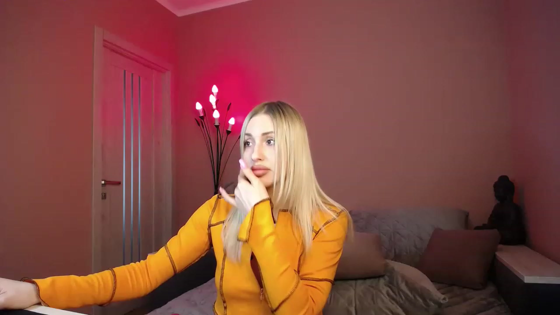 Gallery image thumbnail from KimKalash's myfreecams stream on, 04/12/2023, 13:00 image 4 of 20